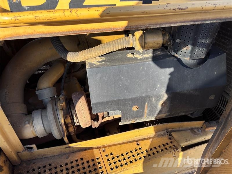 CAT D8N بلدوزرات مجنزرة