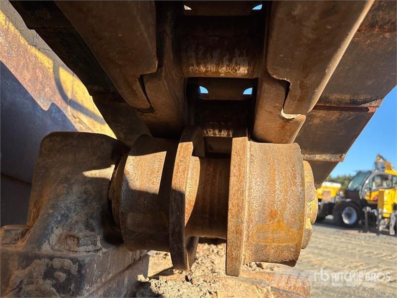 CAT D8N بلدوزرات مجنزرة