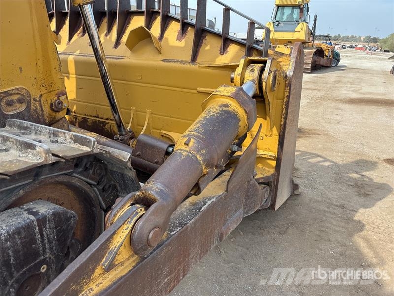 CAT D8R Buldožeri guseničari