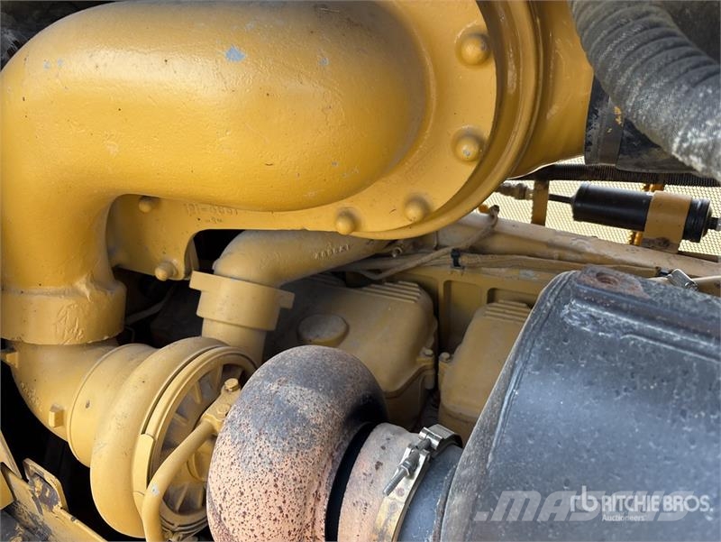 CAT D8R Buldožeri guseničari