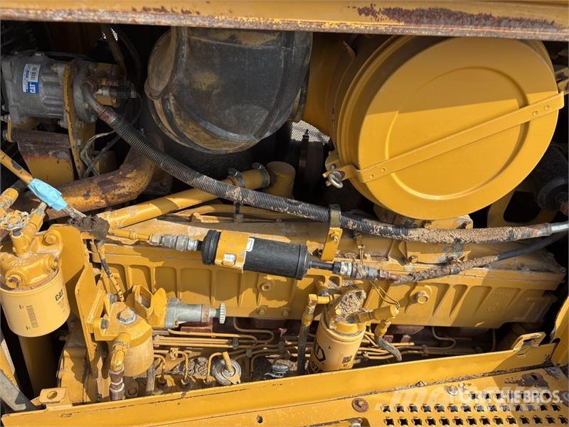 CAT D8R Buldožeri guseničari