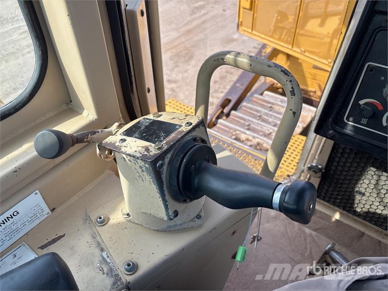 CAT D8R Buldožeri guseničari