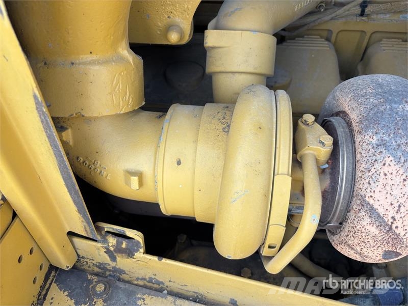 CAT D8R Buldožeri guseničari