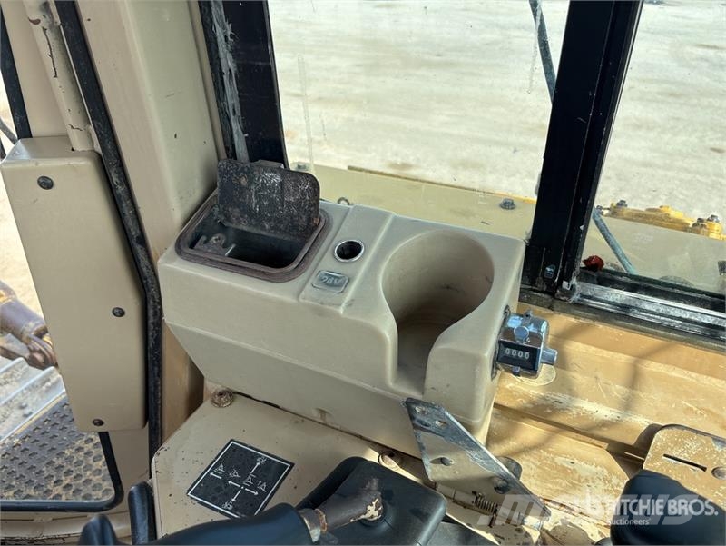 CAT D8R Buldožeri guseničari