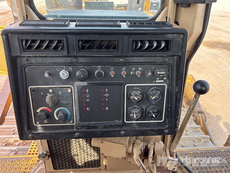 CAT D8R Buldožeri guseničari