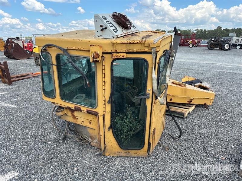 CAT D9 Cabin & Parts مكونات أخرى