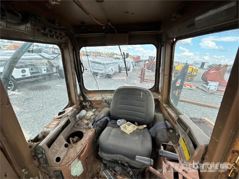 CAT D9 Cabin & Parts مكونات أخرى