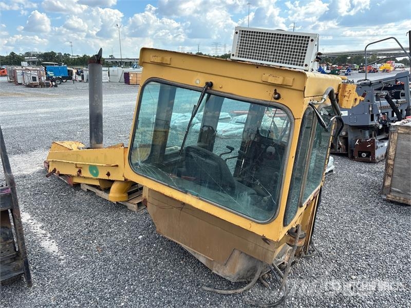 CAT D9 Cabin & Parts مكونات أخرى