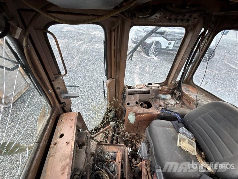 CAT D9 Cabin & Parts مكونات أخرى