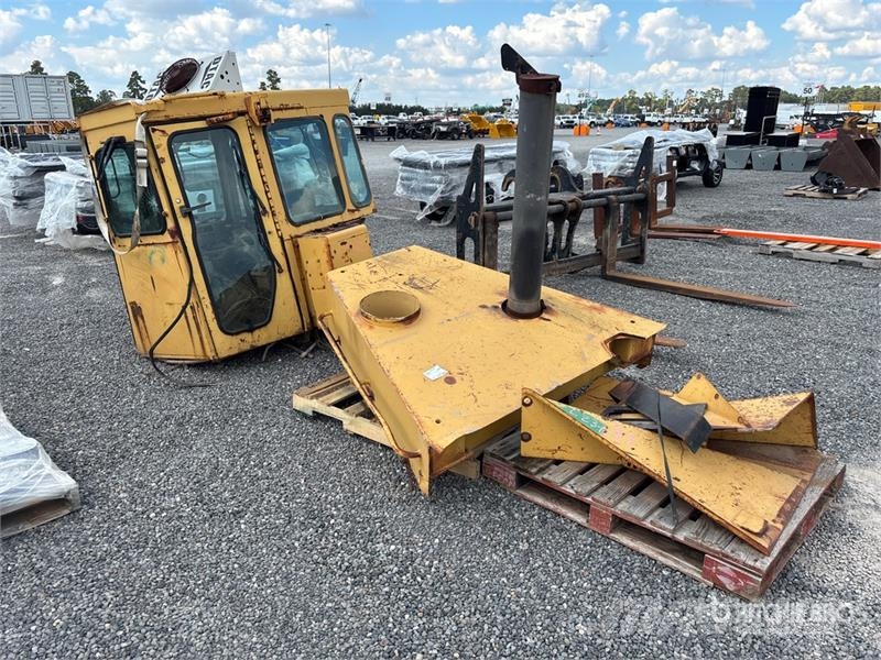 CAT D9 Cabin & Parts مكونات أخرى