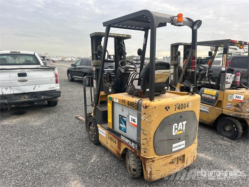 CAT EC20KS 3400 lb Pneumatic Tire Forklift Šakiniai krautuvai - Kita