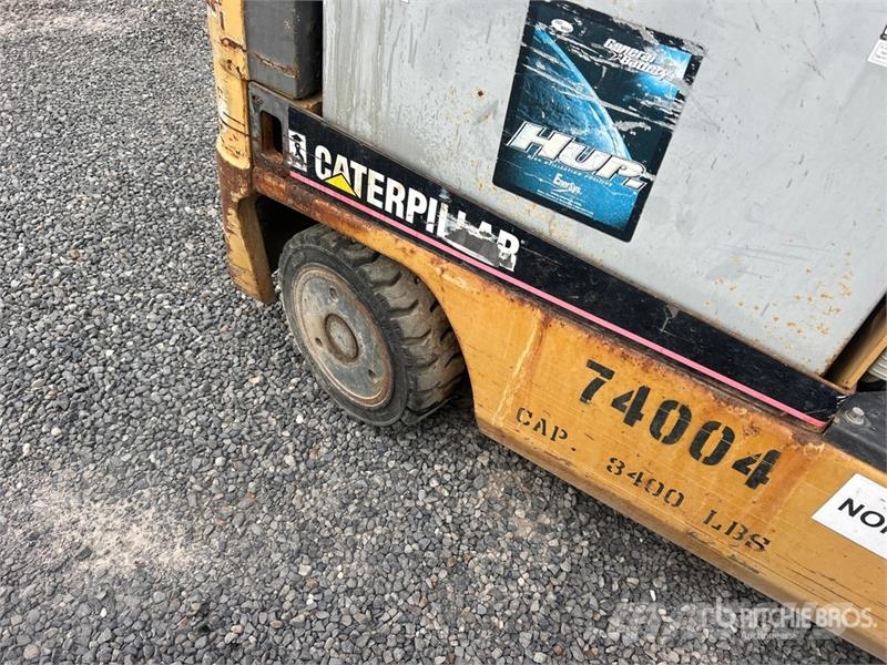 CAT EC20KS 3400 lb Pneumatic Tire Forklift Šakiniai krautuvai - Kita