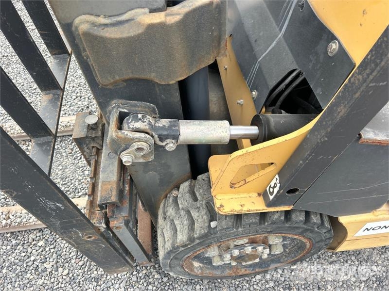 CAT EC20KS 3400 lb Pneumatic Tire Forklift Šakiniai krautuvai - Kita