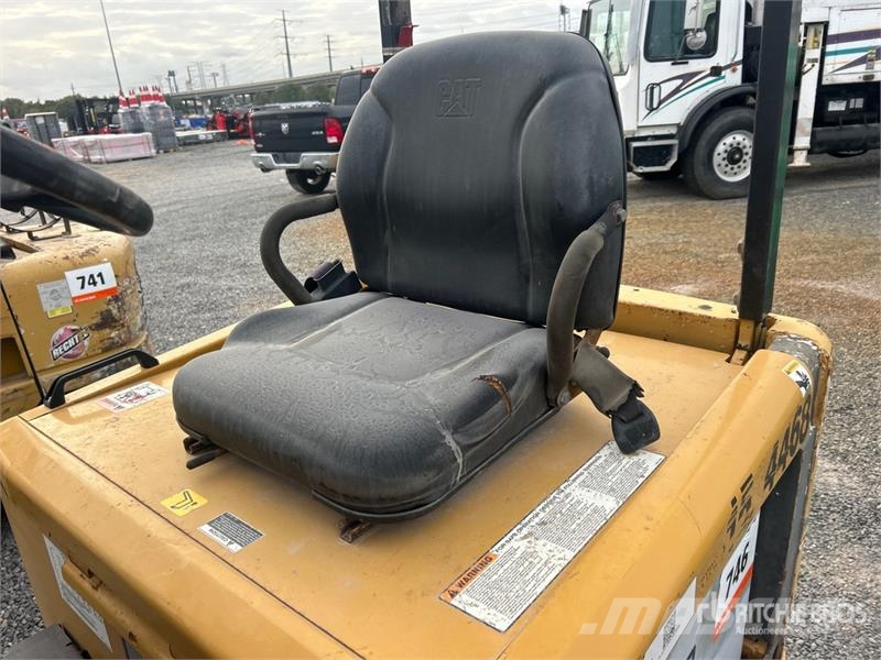 CAT EC20KS 3400 lb Pneumatic Tire Forklift Šakiniai krautuvai - Kita