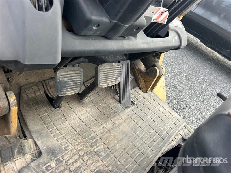 CAT GP25LP 5000 lb Pneumatic Tire Forklift Targoncák-Egyéb