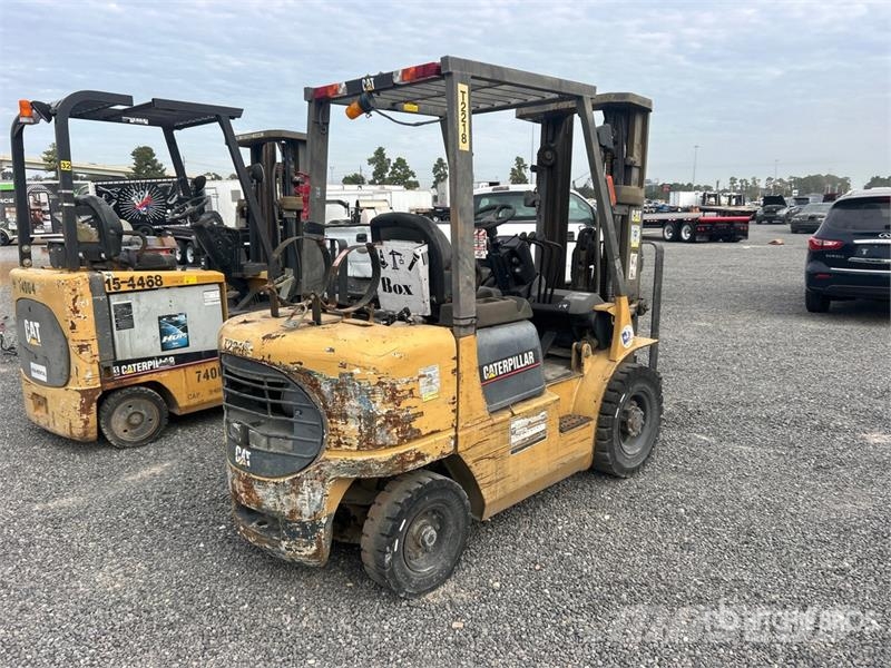 CAT GP25LP 5000 lb Pneumatic Tire Forklift Targoncák-Egyéb