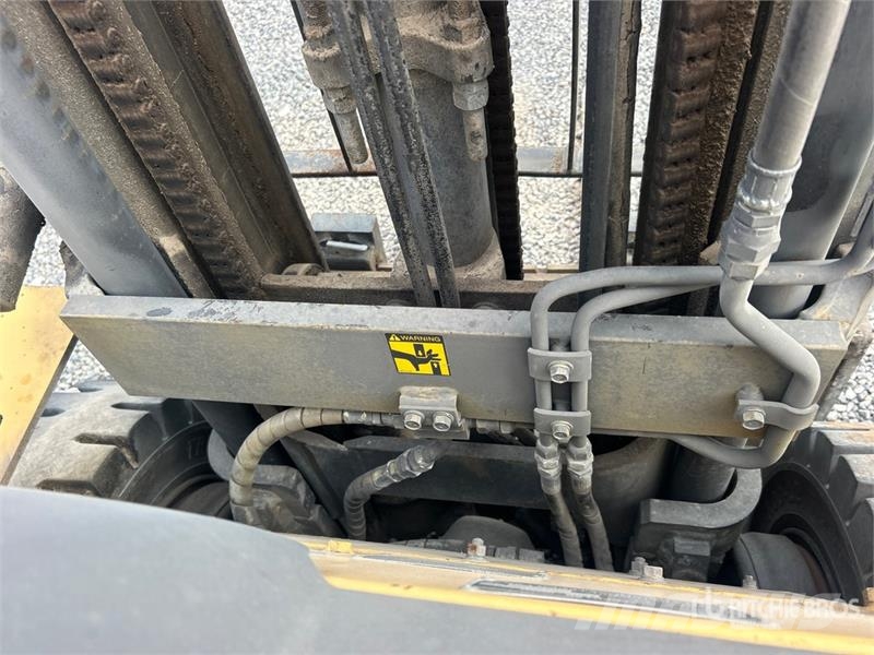 CAT GP25LP 5000 lb Pneumatic Tire Forklift Targoncák-Egyéb