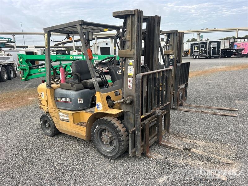 CAT GP25LP 5000 lb Pneumatic Tire Forklift Targoncák-Egyéb