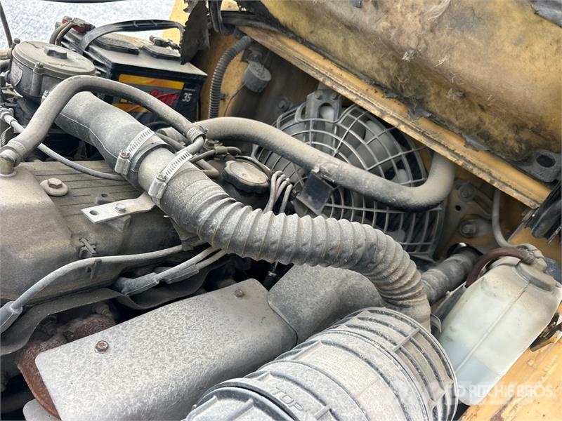 CAT GP25LP 5000 lb Pneumatic Tire Forklift Targoncák-Egyéb