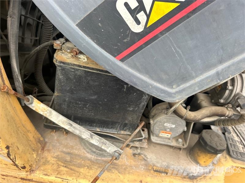 CAT GP25LP 5000 lb Pneumatic Tire Forklift Targoncák-Egyéb