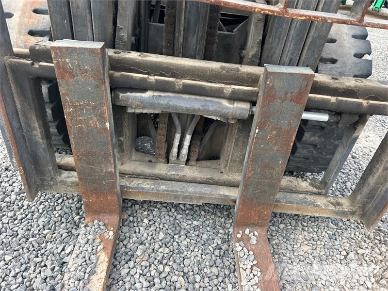 CAT GP25LP 5000 lb Pneumatic Tire Forklift Targoncák-Egyéb