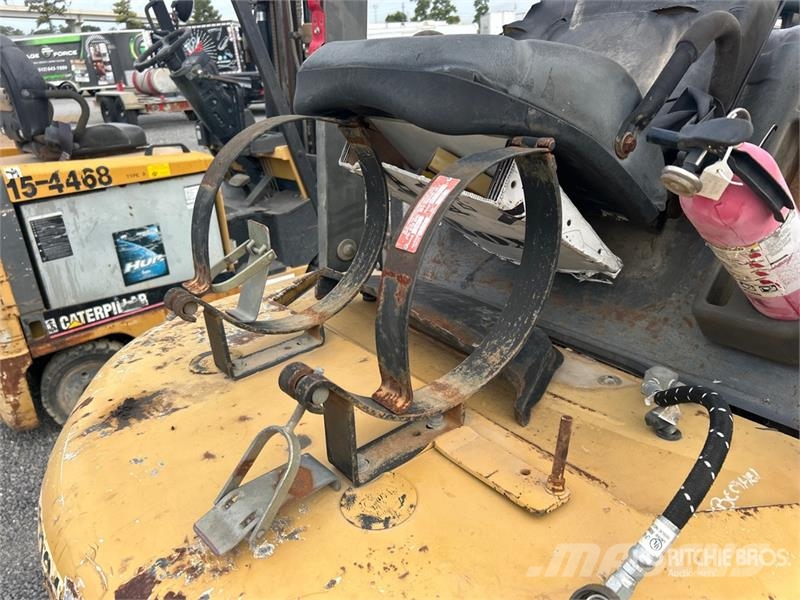 CAT GP25LP 5000 lb Pneumatic Tire Forklift Targoncák-Egyéb