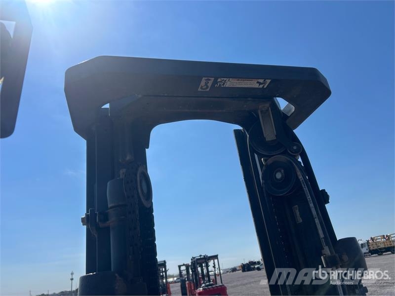 CAT GP25N5 3950 lb Pneumatic Tire Forklift Viličarji - drugo
