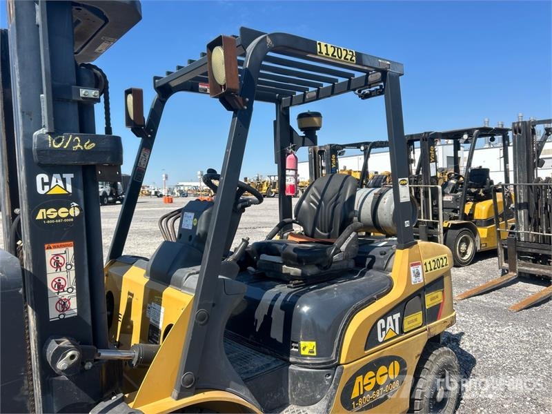 CAT GP25N5 3950 lb Pneumatic Tire Forklift Viličarji - drugo