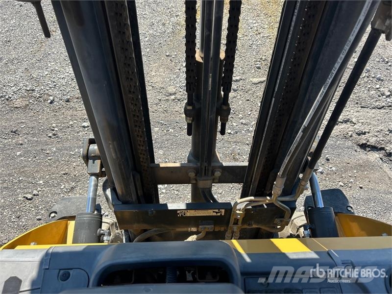 CAT GP25N5 3950 lb Pneumatic Tire Forklift Viličarji - drugo