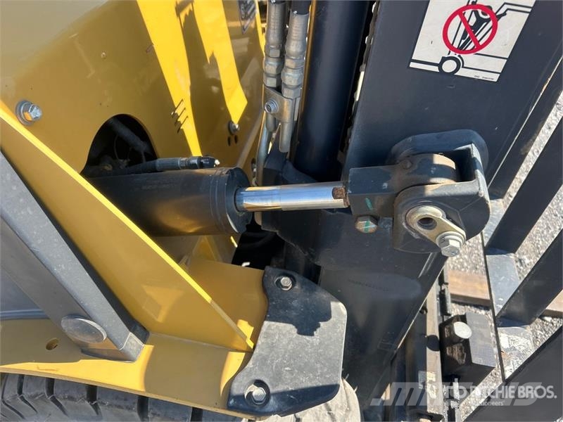 CAT GP25N5 3950 lb Pneumatic Tire Forklift Viličarji - drugo