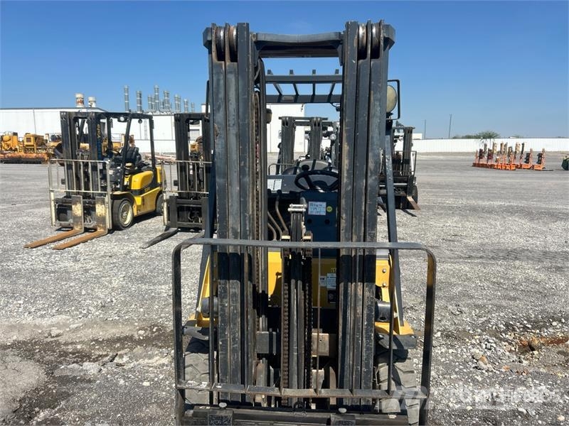 CAT GP25N5 3950 lb Pneumatic Tire Forklift Viličarji - drugo