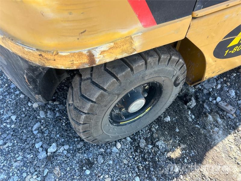 CAT GP25N5 3950 lb Pneumatic Tire Forklift Viličarji - drugo