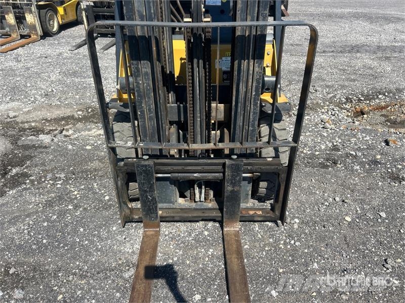 CAT GP25N5 3950 lb Pneumatic Tire Forklift Viličarji - drugo