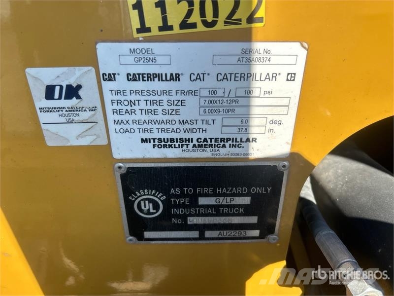 CAT GP25N5 3950 lb Pneumatic Tire Forklift Viličarji - drugo