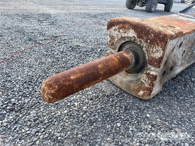 CAT H120S Hydraulic Breaker مطارق / كسارات