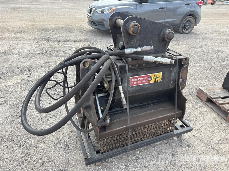 CAT HM208 31 in Mulcher Attachment Forstmulcher