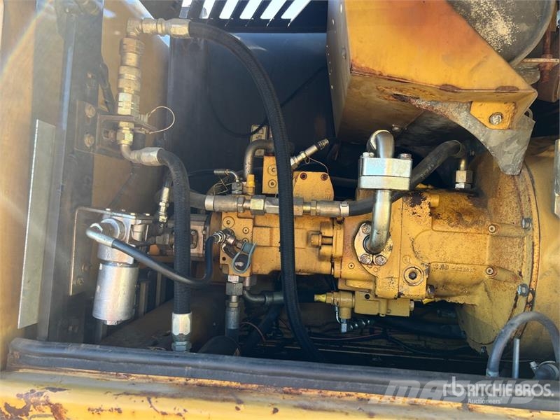CAT M318D Gravemaskiner på hjul