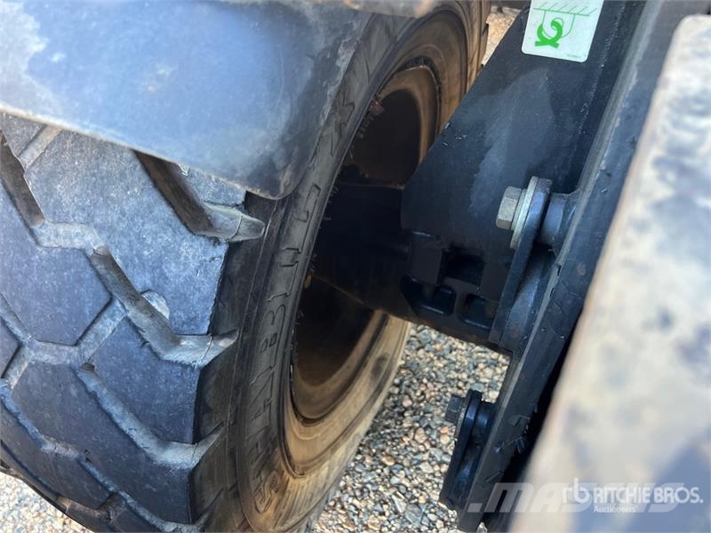CAT M318D Gravemaskiner på hjul
