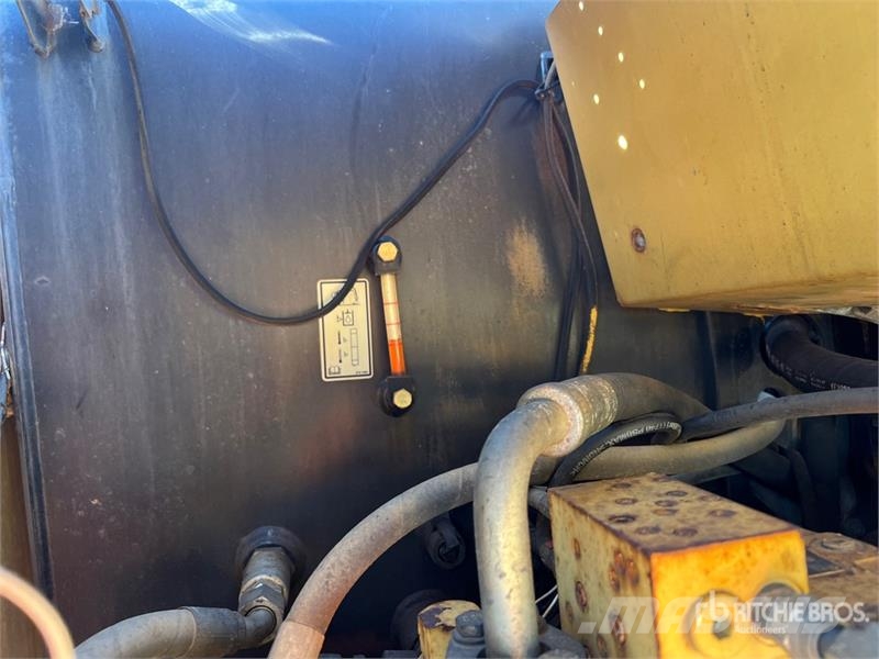 CAT M318D Gravemaskiner på hjul