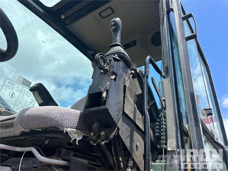 CAT M318F Wheel Excavator Bagri na kolesih