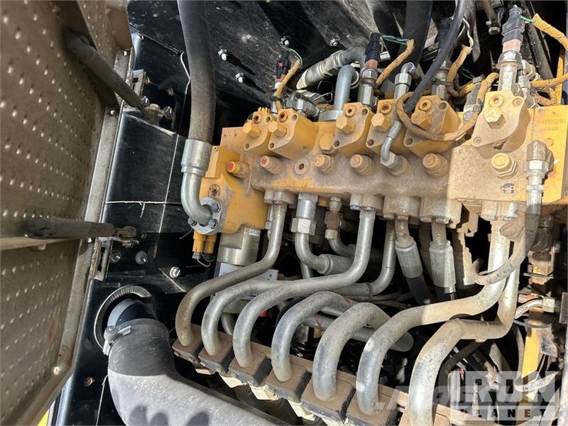 CAT M318F Wheel Excavator Bagri na kolesih
