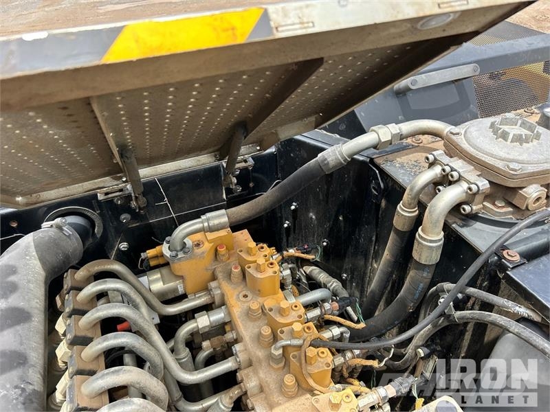 CAT M318F Wheel Excavator Bagri na kolesih