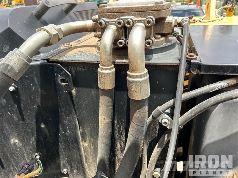 CAT M318F Wheel Excavator Bagri na kolesih