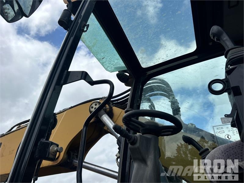 CAT M318F Wheel Excavator Bagri na kolesih