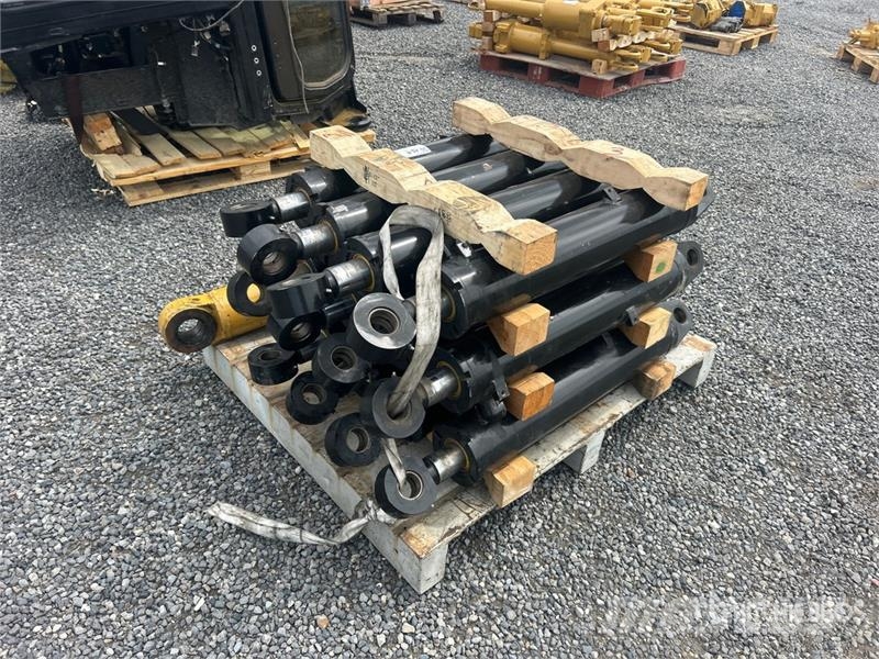CAT of (13) Cat Lift Cylinder (Unused) - Fits Cat D5 运输工具-其他