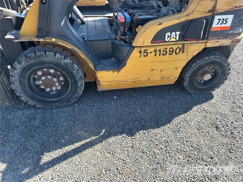 CAT P5000-G-LP 4500 lb Pneumatic Tire Forklift (Inoper 그 외 지게차