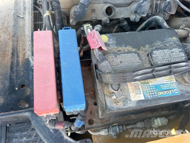 CAT P5000-G-LP 4500 lb Pneumatic Tire Forklift (Inoper 그 외 지게차