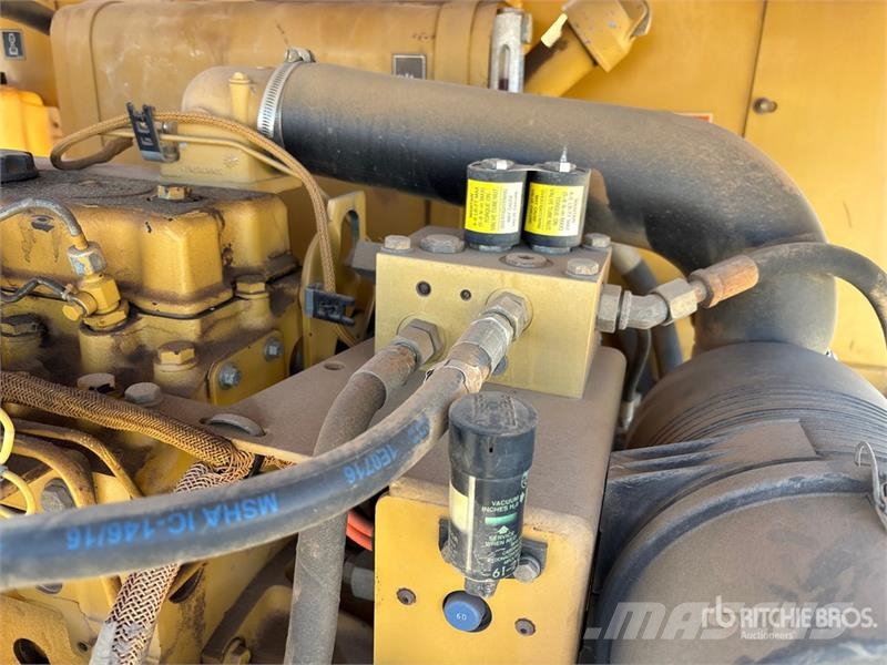 CAT PS-150B Cilindros Compactadores de pneus