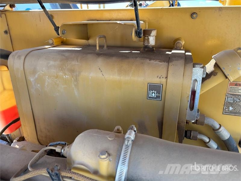CAT PS-150B Cilindros Compactadores de pneus