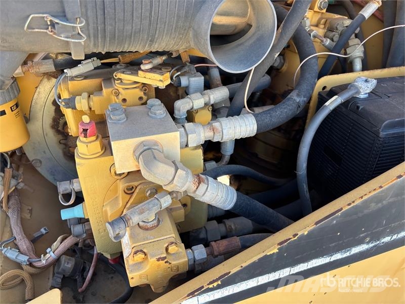 CAT PS-150B Cilindros Compactadores de pneus